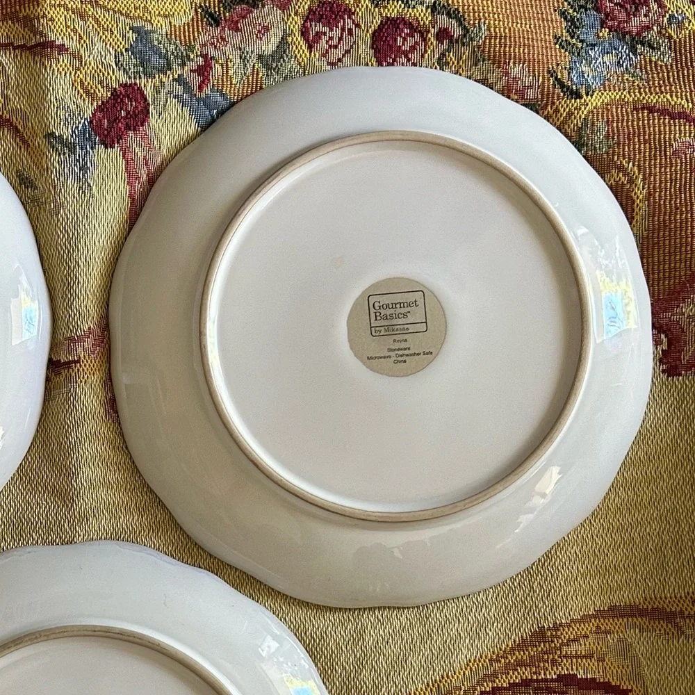 Mikasa Gourmet Basics Stoneware Reyna Teal Speckled Scalloped Edge Dinner Plate